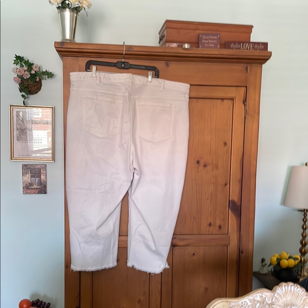 Lane Bryant Cream Wide-Leg Capris Jeans - Picture 3 of 6